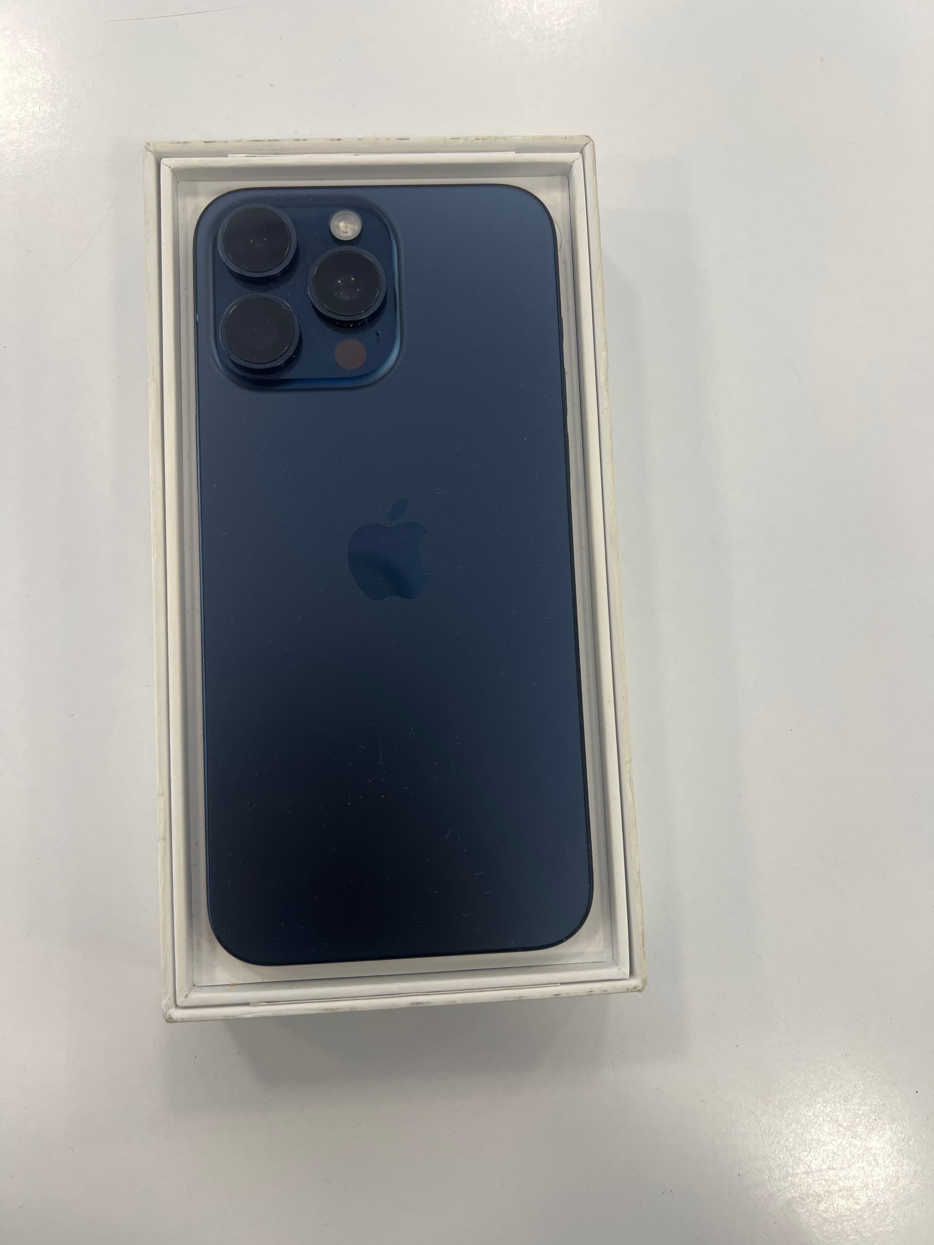 İkinci el Apple 15 Pro Max 256 GB Mavi - Fotoğraf 1